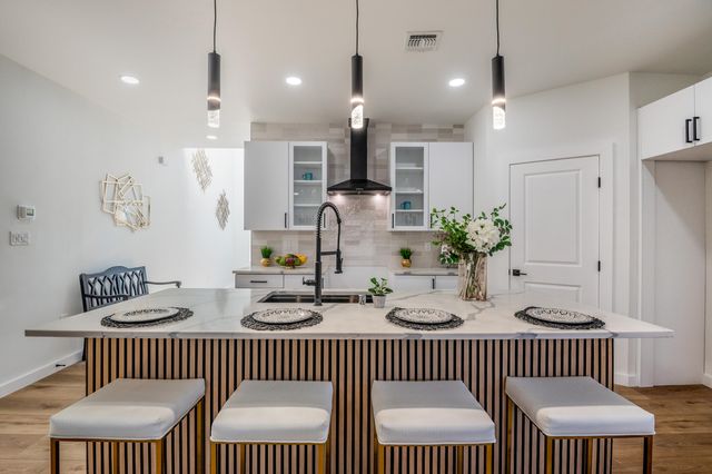 2105 New York Avenue SW, Albuquerque, NM 87104