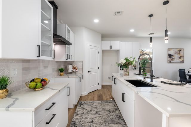 2105 New York Avenue SW, Albuquerque, NM 87104