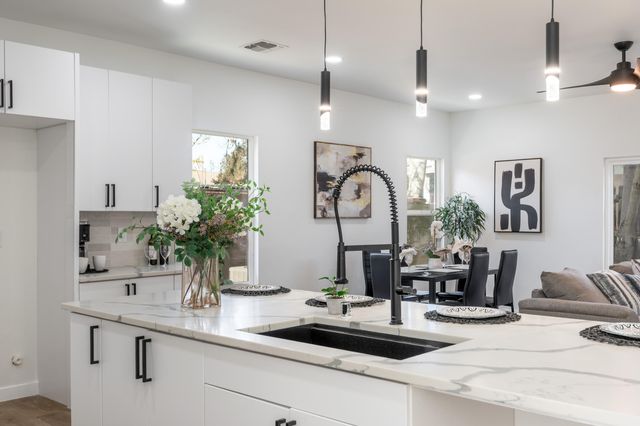 2105 New York Avenue SW, Albuquerque, NM 87104