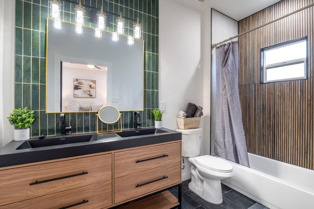 2105 New York Avenue SW, Albuquerque, NM 87104