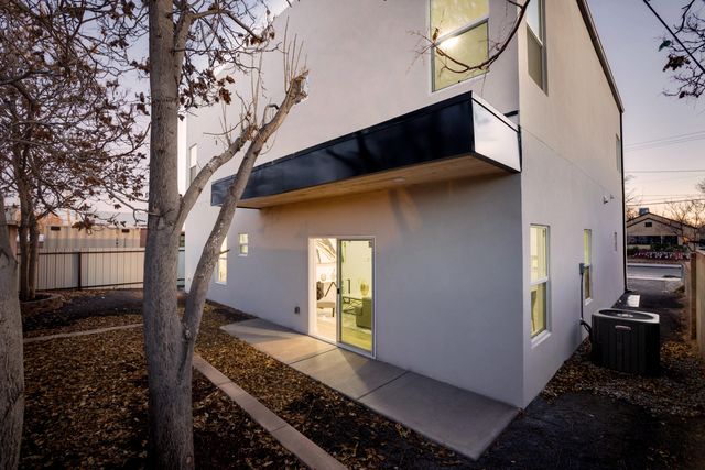 2105 New York Avenue SW, Albuquerque, NM 87104