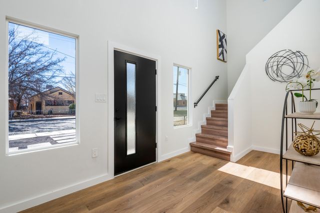 2105 New York Avenue SW, Albuquerque, NM 87104