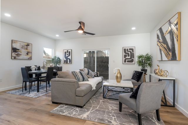 2105 New York Avenue SW, Albuquerque, NM 87104