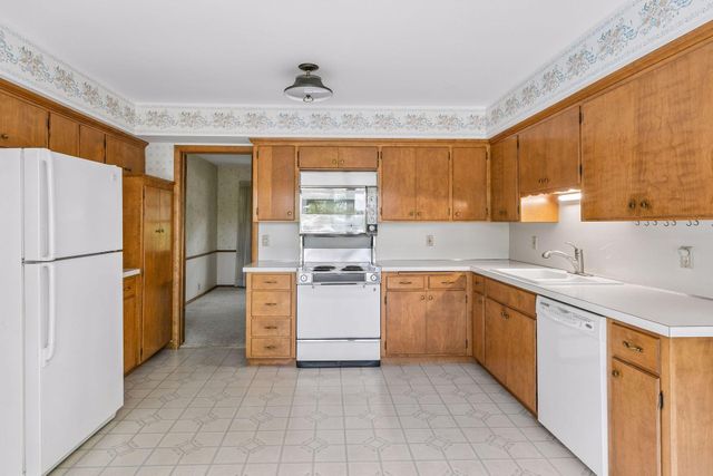 3931 Huntingdon Drive, Hopkins, MN 55305