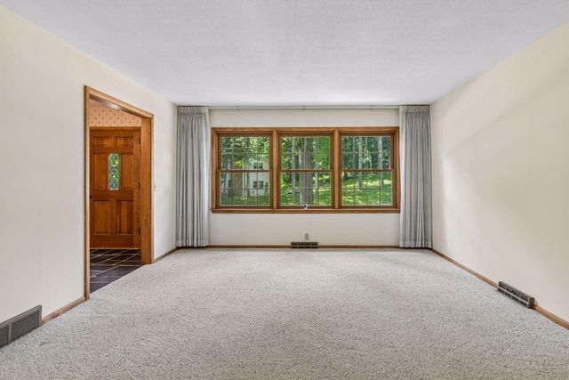 3931 Huntingdon Drive, Hopkins, MN 55305
