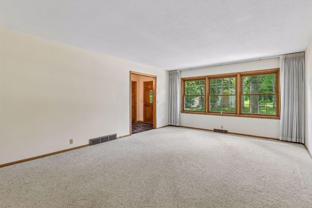 3931 Huntingdon Drive, Hopkins, MN 55305