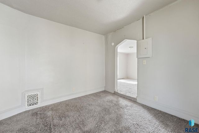 719 S 2nd Ave Avenue, Sioux Falls, SD 57104