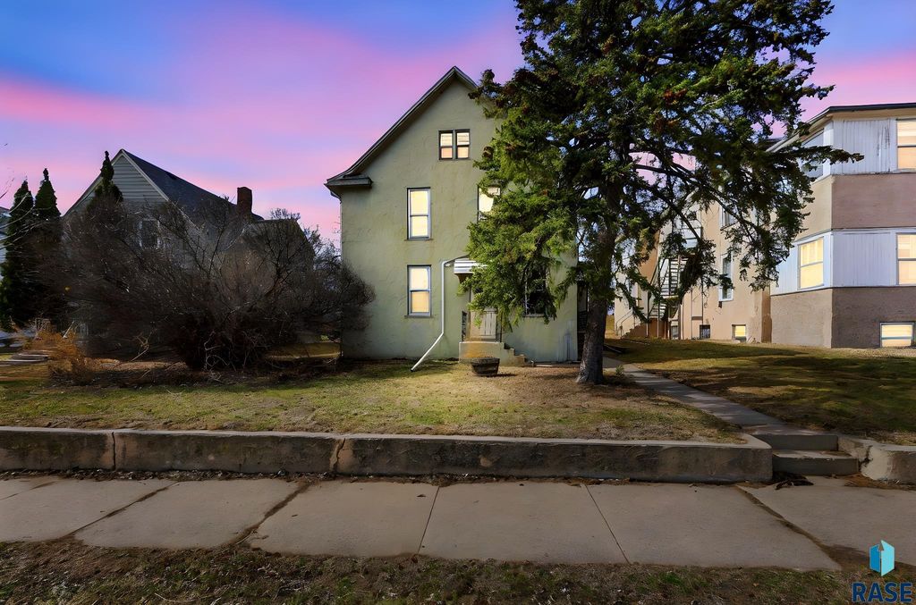 719 S 2nd Ave Avenue, Sioux Falls, SD 57104