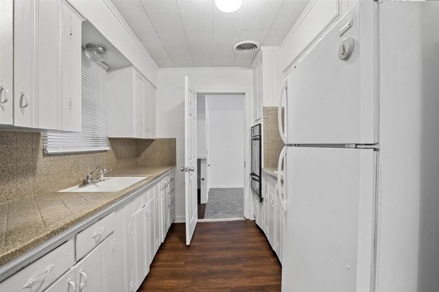 711 N Carroll Boulevard, Denton, TX 76201