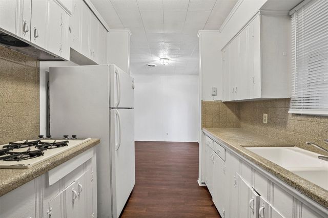 711 N Carroll Boulevard, Denton, TX 76201