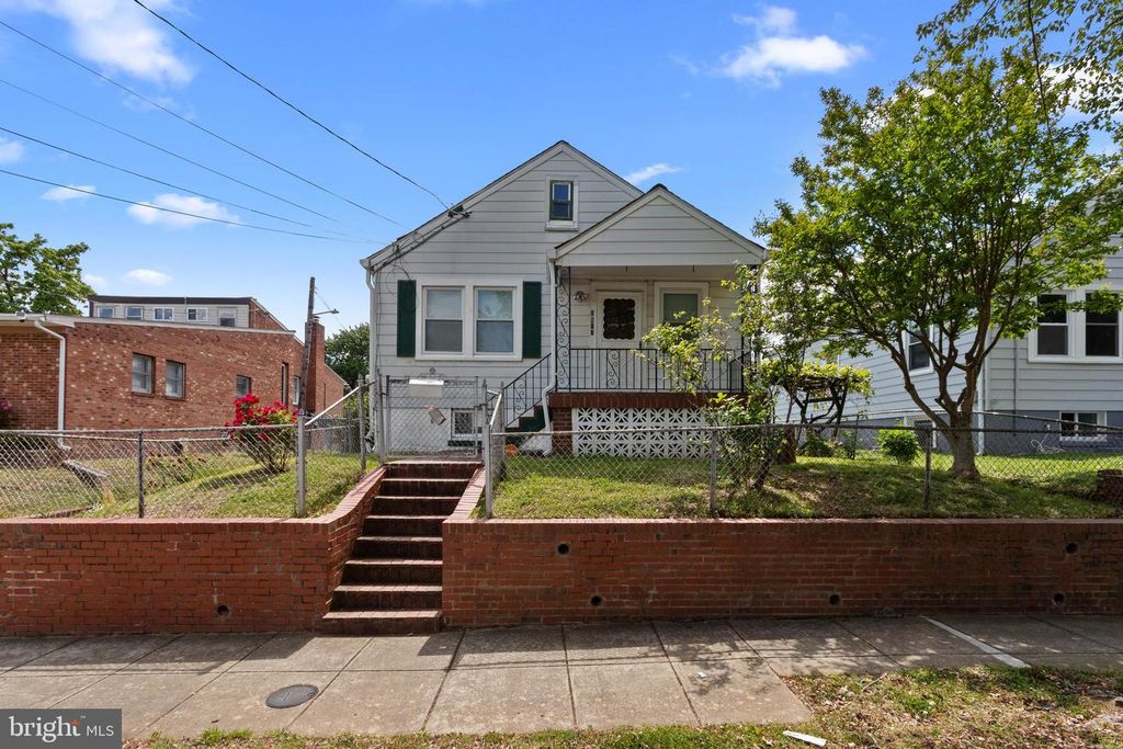 5515 JAY ST NE, Washington, DC 20019