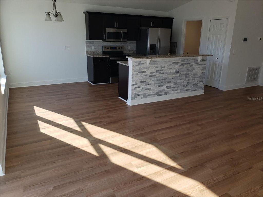 Image 7 of property listing at 100 SWEET PEA COURT, Poinciana, FL 34759