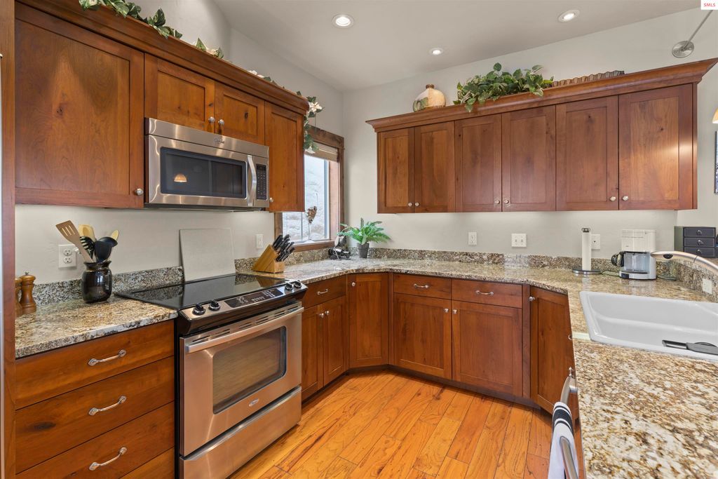 84 Hemlock Lane Unit 401, Sandpoint, ID 83864 photo 12