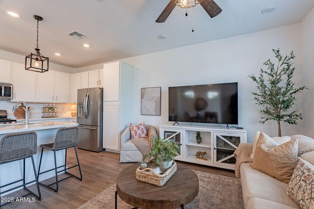 1055 W DIAMONDBACK Drive, Chandler, AZ 85286