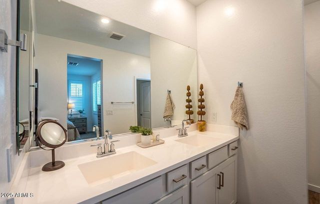 1055 W DIAMONDBACK Drive, Chandler, AZ 85286