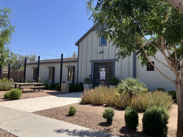 1055 W DIAMONDBACK Drive, Chandler, AZ 85286