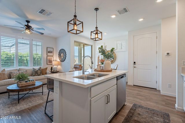 1055 W DIAMONDBACK Drive, Chandler, AZ 85286