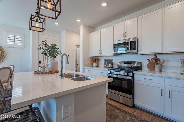 1055 W DIAMONDBACK Drive, Chandler, AZ 85286