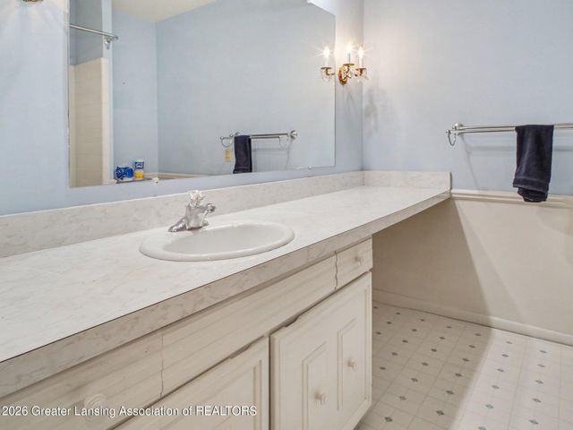 1115 Shelter Lane, Lansing, MI 48912
