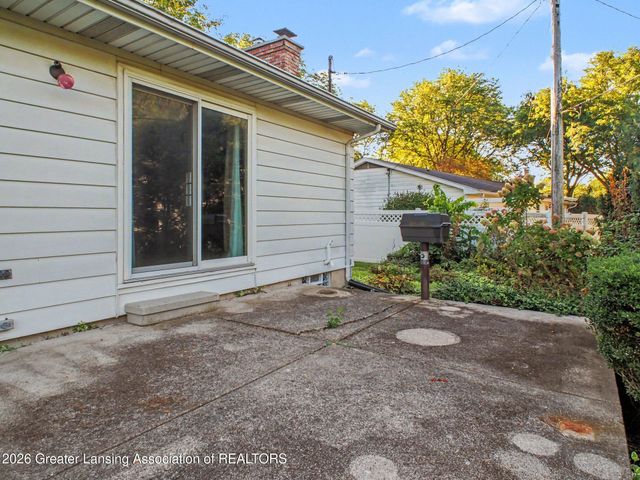 1115 Shelter Lane, Lansing, MI 48912