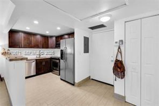 257 S Cypress Rd 403, Pompano Beach, FL 33060