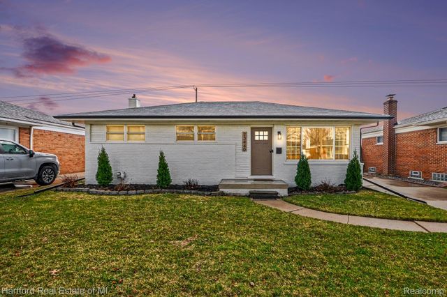 23440 Playview Street, St. Clair Shores, MI 48082