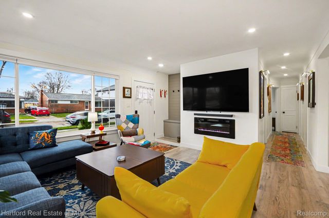 23440 Playview Street, St. Clair Shores, MI 48082