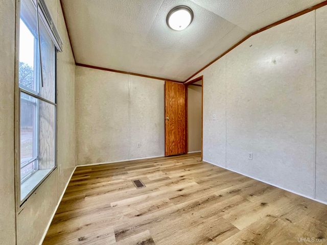 8467 P.5 Road, Gladstone, MI 49837