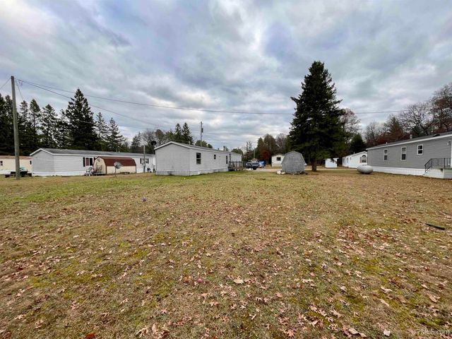 8467 P.5 Road, Gladstone, MI 49837