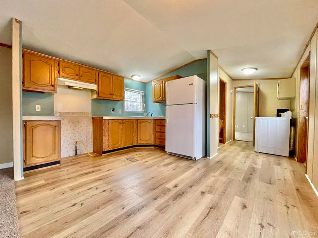 8467 P.5 Road, Gladstone, MI 49837