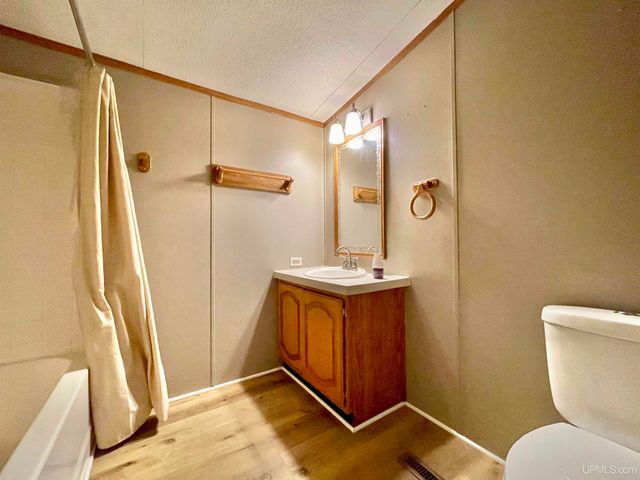 8467 P.5 Road, Gladstone, MI 49837