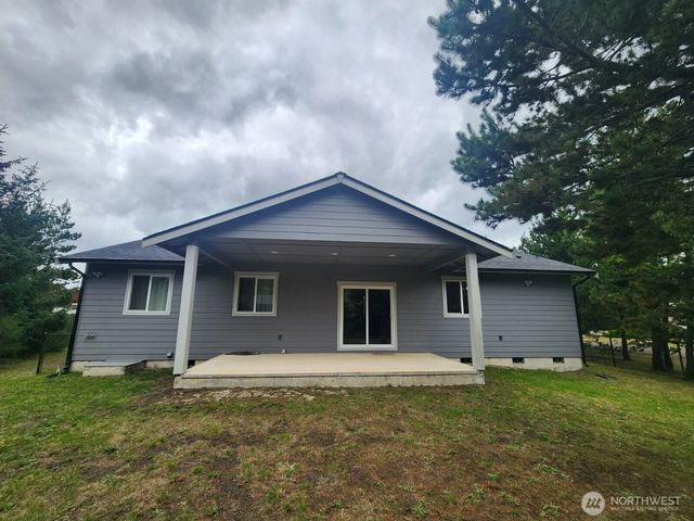 640 Lake Island Avenue SE, Ocean Shores, WA 98569