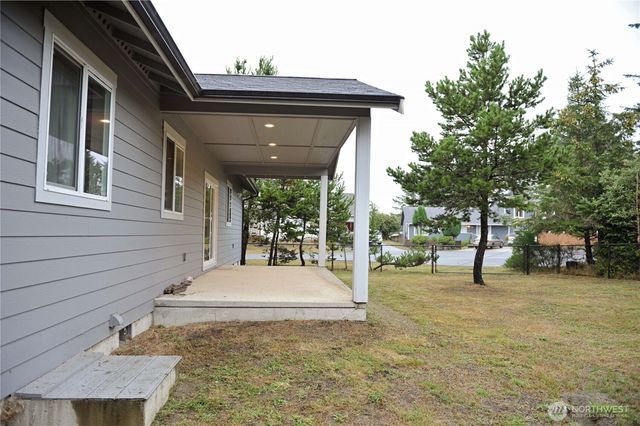 640 Lake Island Avenue SE, Ocean Shores, WA 98569