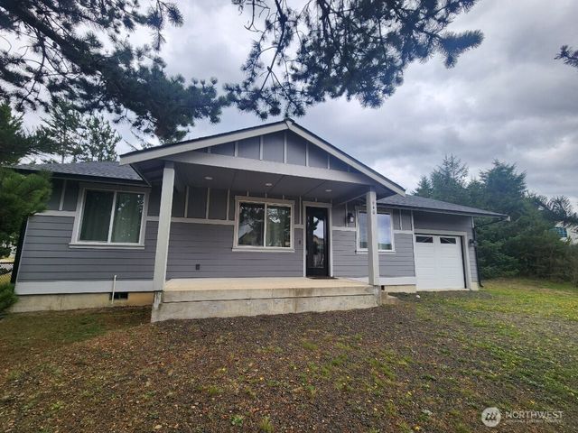 640 Lake Island Avenue SE, Ocean Shores, WA 98569