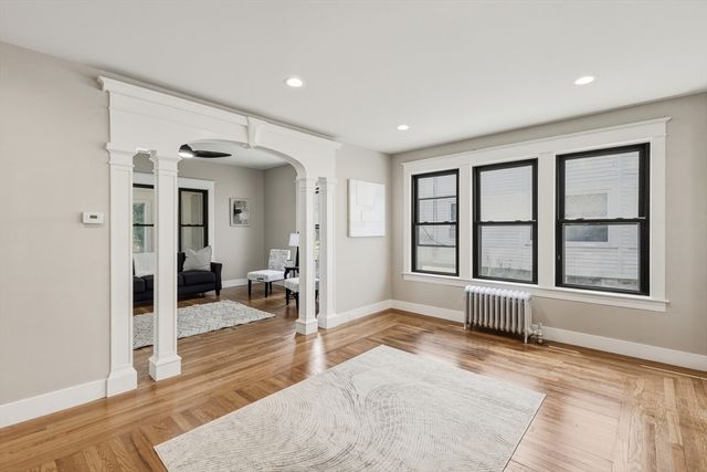 61 W Glen St, Holyoke, MA 01040