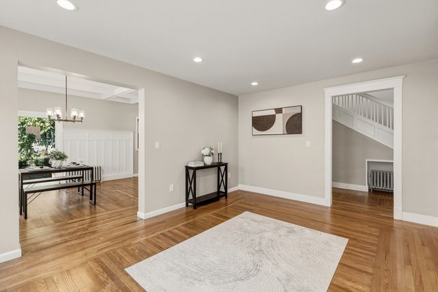 61 W Glen St, Holyoke, MA 01040