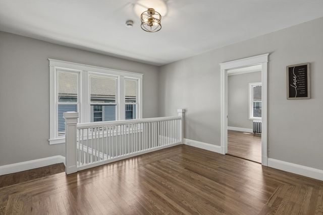 61 W Glen St, Holyoke, MA 01040