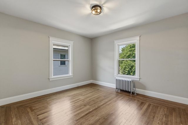 61 W Glen St, Holyoke, MA 01040