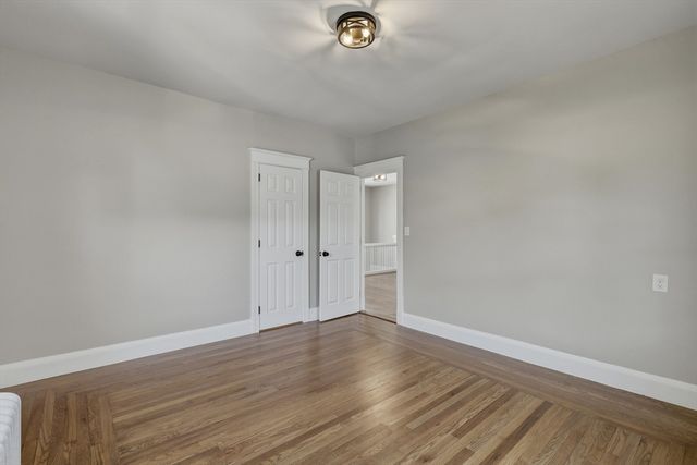 61 W Glen St, Holyoke, MA 01040