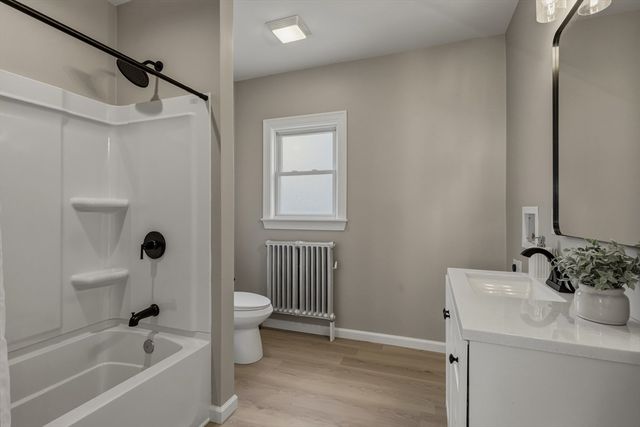 61 W Glen St, Holyoke, MA 01040