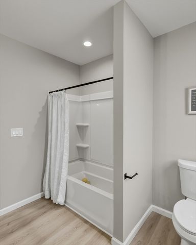 61 W Glen St, Holyoke, MA 01040