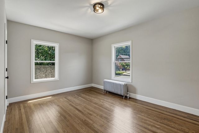 61 W Glen St, Holyoke, MA 01040