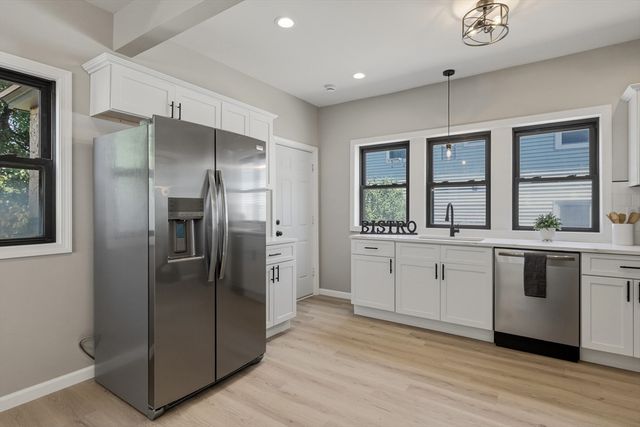61 W Glen St, Holyoke, MA 01040