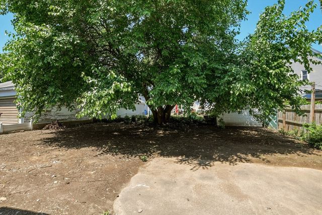 61 W Glen St, Holyoke, MA 01040