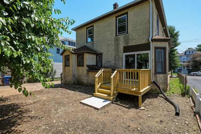 61 W Glen St, Holyoke, MA 01040