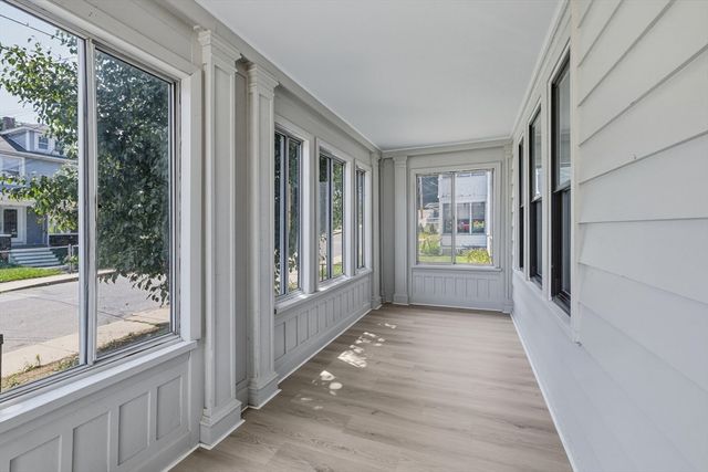 61 W Glen St, Holyoke, MA 01040