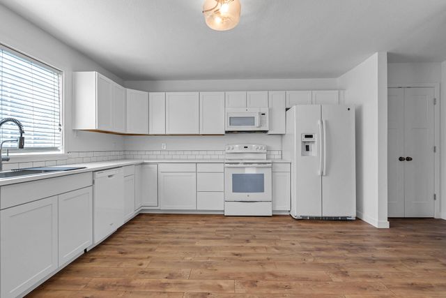 15557 Cloverdale Road, Anderson, CA 96007