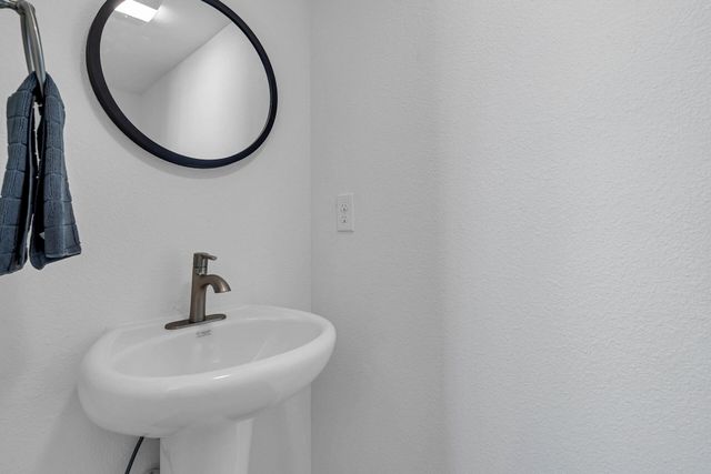 15557 Cloverdale Road, Anderson, CA 96007