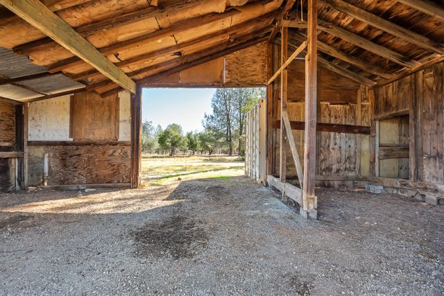 15557 Cloverdale Road, Anderson, CA 96007