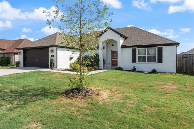 320 N Tacoma Street, Farmington, AR 72730